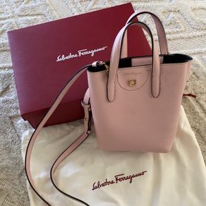 Salvatore Ferragamo AUTHENTIC - PERFECT CONDITION